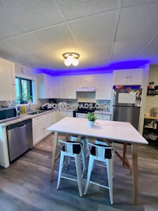 East Boston Great 1 bed 1 bath available 2/1 on Decatur St in East Boston! Boston - $2,550 No Fee