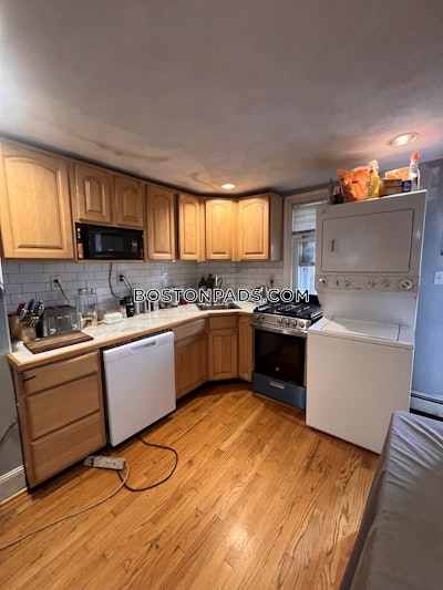 East Boston Excellent Location! 2.5 bed 1 bath available NOW on Bennington St in Boston!  Boston - $2,700 50% Fee