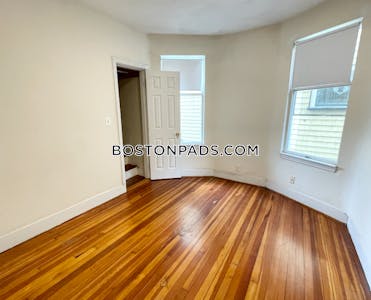 Dorchester SPACIOUS 3 bed 1 bath available NOW on Edison Green in Dorchester! Boston - $3,000