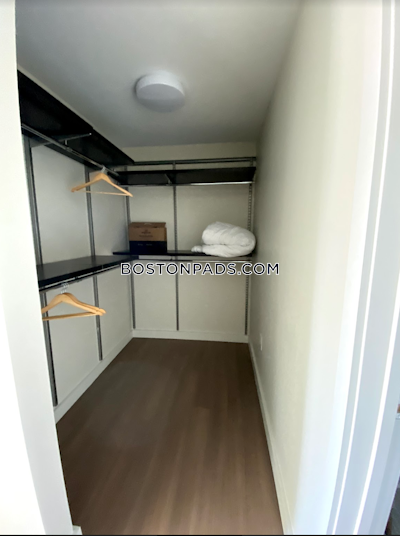 Back Bay 1 Bed 1 Bath Boston - $4,586