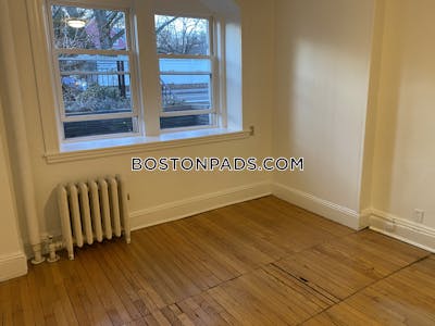 Malden Great studio, 1 bath available now on Highland Ave in Malden - $1,600 No Fee