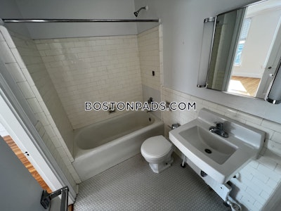 Brookline 1 Bed 1 Bath BROOKLINE- COOLIDGE CORNER $3,050  Coolidge Corner - $3,296
