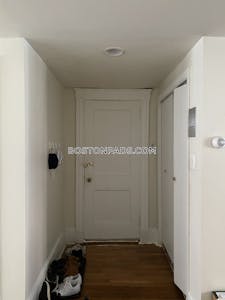 Brookline Deal Alert! Spacious 2 bed 1 Bath apartment in Winthrop Rd Washington Square - $3,100 No Fee