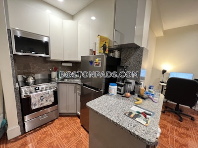 Brookline Nice 1 Bed 1 Bath available 9/1 on Babcock St. in Brookline!!!  Coolidge Corner - $2,600 No Fee