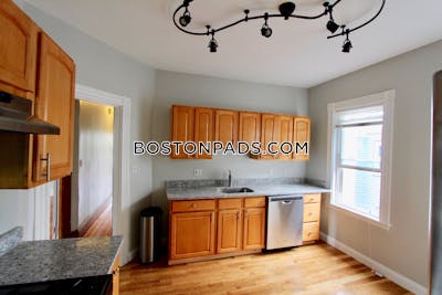 Dorchester Apartment for rent 3 Bedrooms 1.5 Baths Boston - $3,000 No Fee