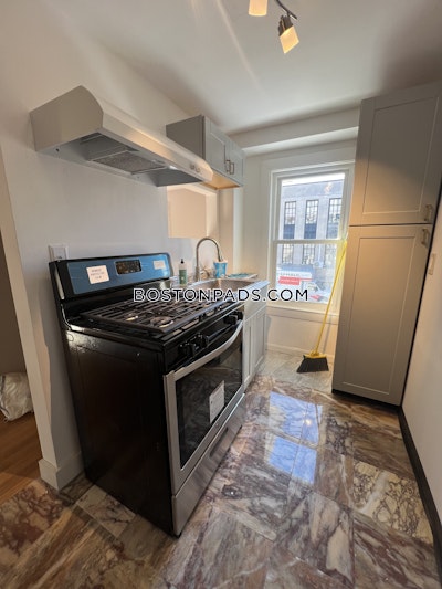 Quincy Bi-level 3 Bed 2 bath available NOW on Johnson Ave in Quincy!  Quincy Center - $4,000